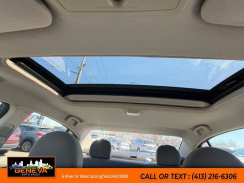 Used 2012 Nissan Sentra 2.0 SR w/ Special Edition Pkg FWD image 17