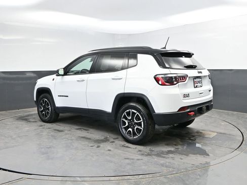 Used 2025 Jeep Compass Trailhawk w/ Trailer Tow Group AWD/4WD image 7