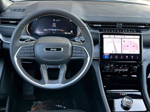 New 2025 Jeep Grand Cherokee Limited w/ Luxury Tech Group II image 14