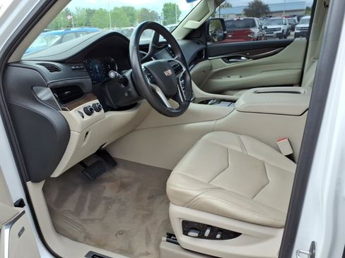Used 2018 Cadillac Escalade Premium Luxury AWD/4WD image 11