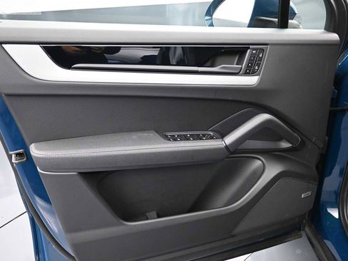 Certified 2025 Porsche Cayenne Coupe AWD/4WD image 7