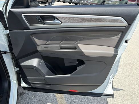 Certified 2023 Volkswagen Atlas Cross Sport SE w/ Panoramic Sunroof Package AWD/4WD image 25
