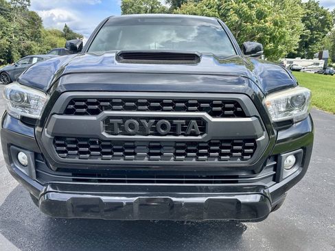 Used 2017 Toyota Tacoma TRD Sport w/ Tow Package AWD/4WD image 6
