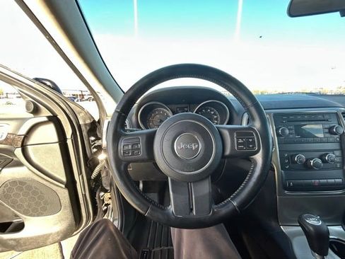 Used 2012 Jeep Grand Cherokee Laredo w/ Laredo E Group image 13