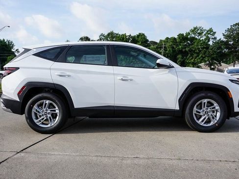 Certified 2025 Hyundai Tucson SE image 3