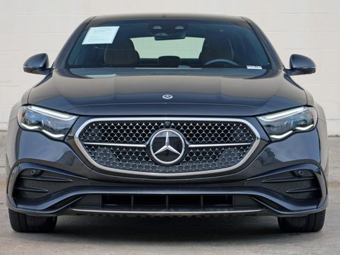 Used 2025 Mercedes-Benz E 350 4MATIC Sedan w/ Multicontour Seating Package image 7