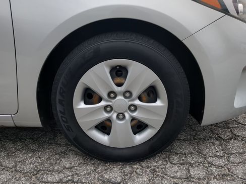 Used 2017 Kia Forte LX image 9