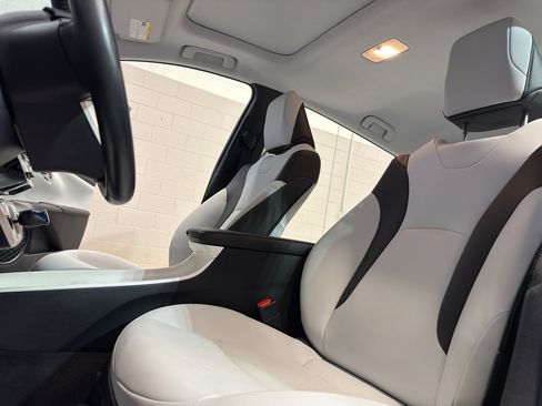 Used 2016 Toyota Prius Four image 15