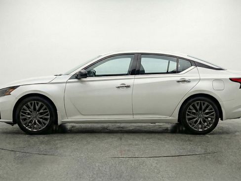 Used 2025 Nissan Altima 2.5 SV FWD image 3