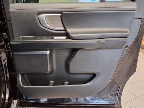Used 2025 Ford Expedition Max Platinum AWD/4WD image 13