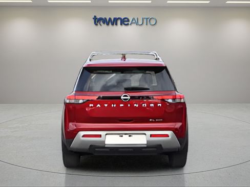 Used 2022 Nissan Pathfinder SL AWD/4WD image 4