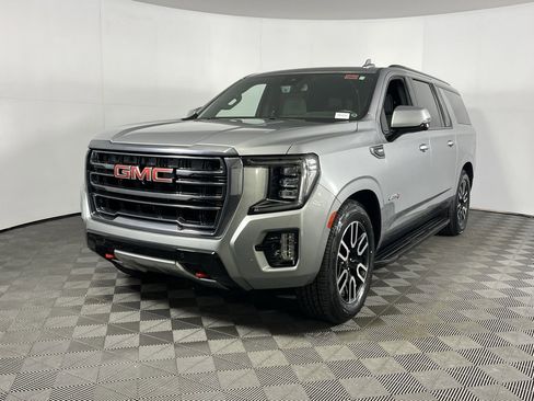 Used 2023 GMC Yukon XL AT4 image 3