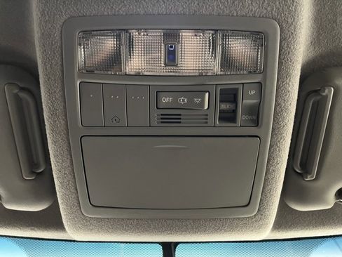 Used 2011 Toyota Highlander SE image 9