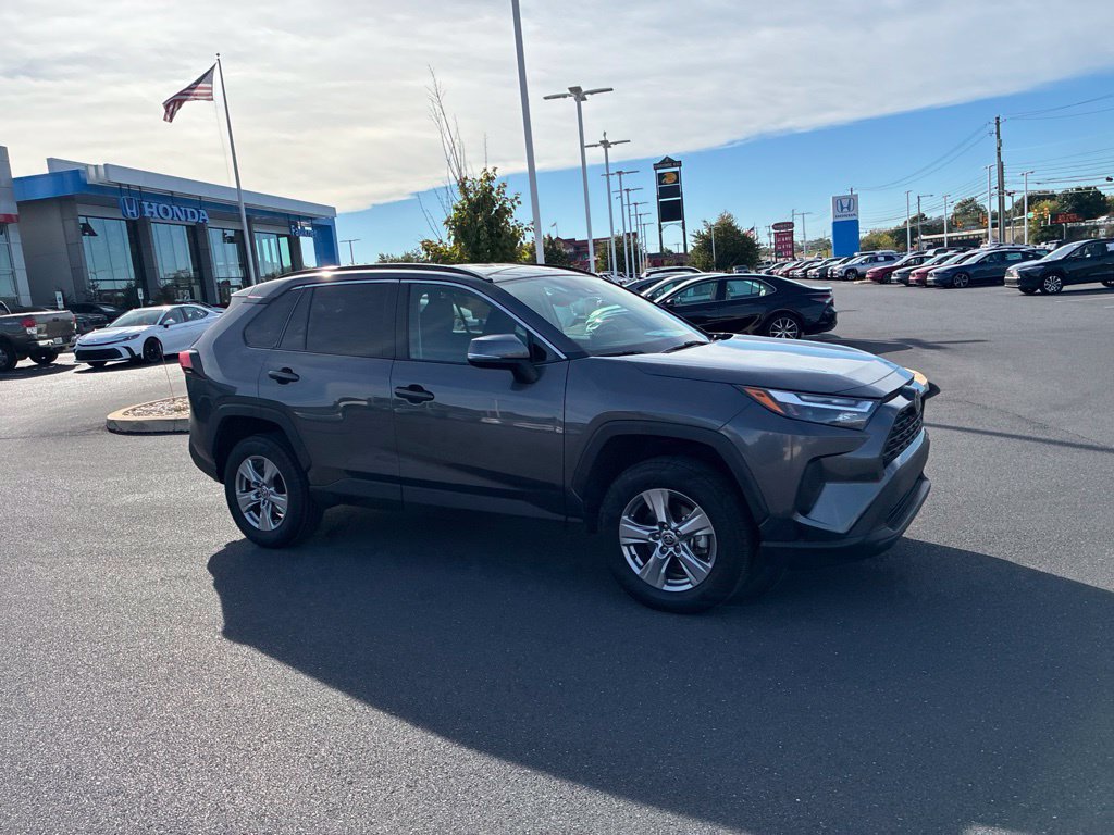 Used 2025 Toyota RAV4 XLE AWD/4WD image 3