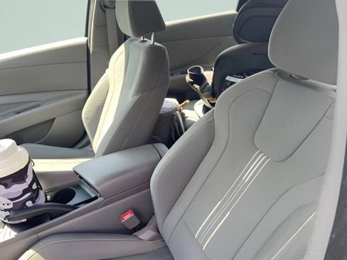 Used 2022 Hyundai Elantra SEL FWD image 15