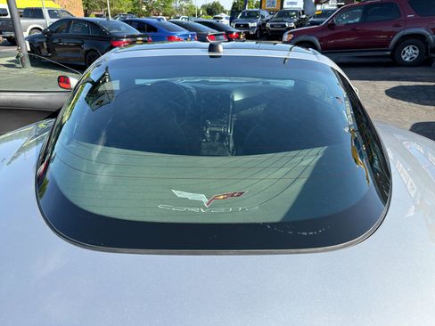 Used 2005 Chevrolet Corvette Coupe w/ Preferred Equipment Group RWD image 16