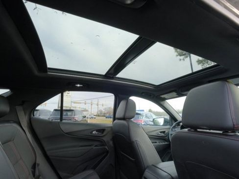 Used 2022 Chevrolet Equinox RS w/ Infotainment Package image 16