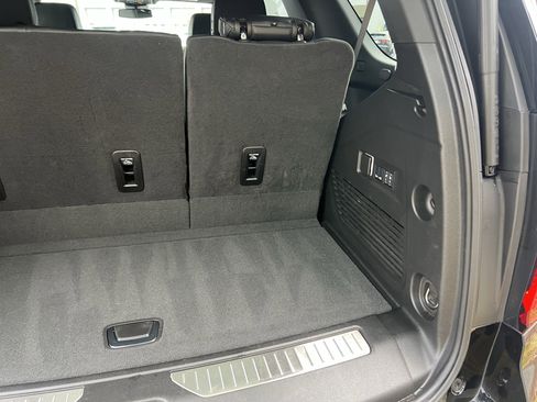 Used 2025 GMC Yukon Denali w/ Sun & Power Step Package image 38