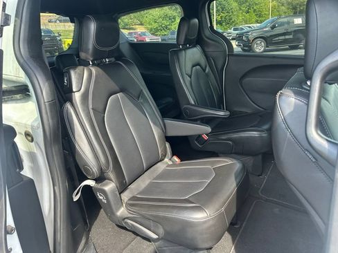 Used 2025 Chrysler Pacifica Select FWD image 33