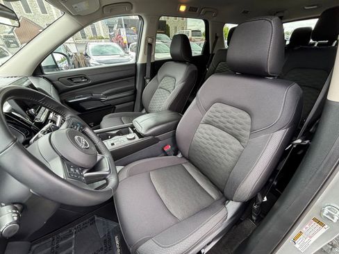 Used 2025 Nissan Pathfinder SV AWD/4WD image 39
