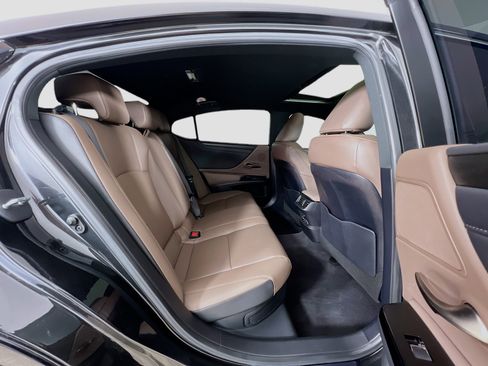 Used 2024 Lexus ES 300h w/ Premium Package image 27