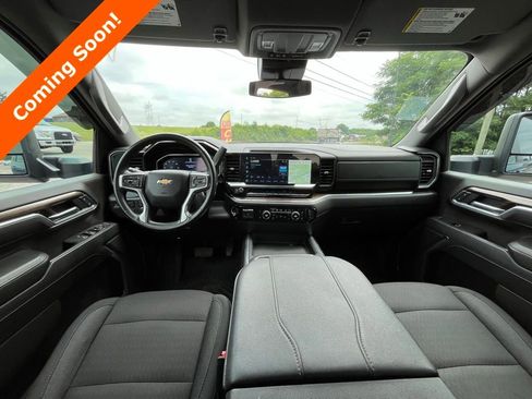 Used 2025 Chevrolet Silverado 2500 LT AWD/4WD image 4