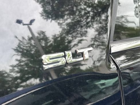 Used 2016 GMC Acadia SLT w/ Open Road Package FWD image 9