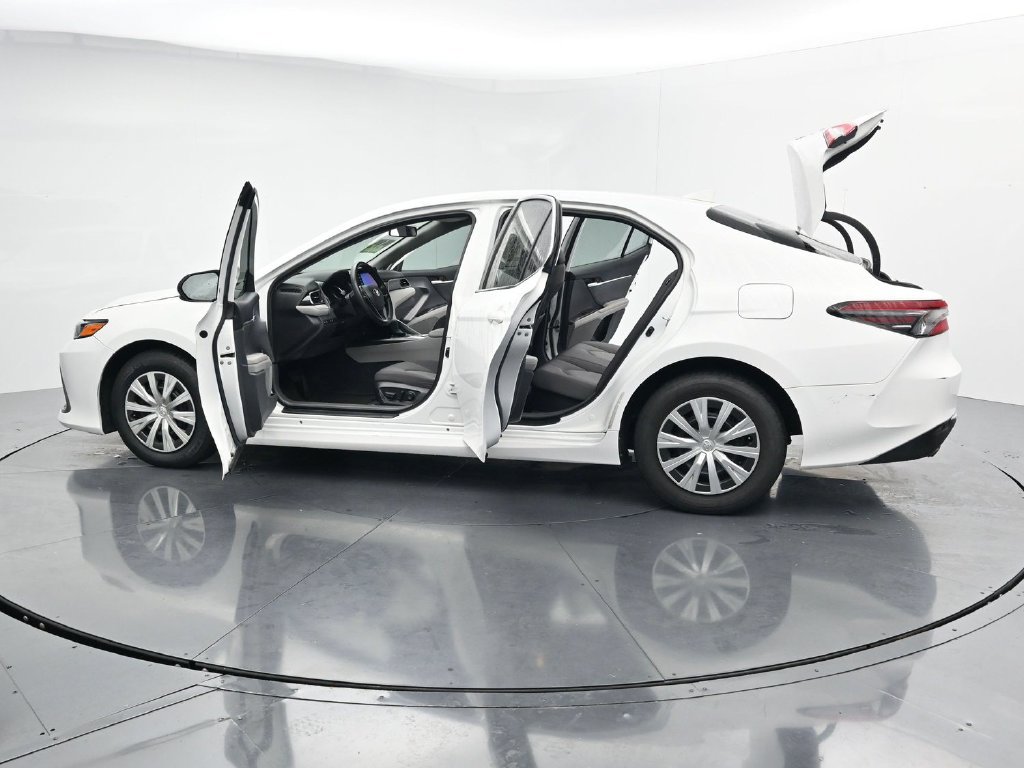 Used 2022 Toyota Camry LE FWD image 28