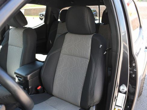 Used 2023 Toyota Tacoma TRD Off-Road image 17