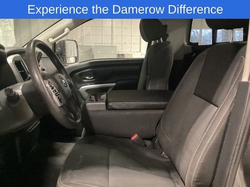 Used 2017 Nissan Titan SV image 11