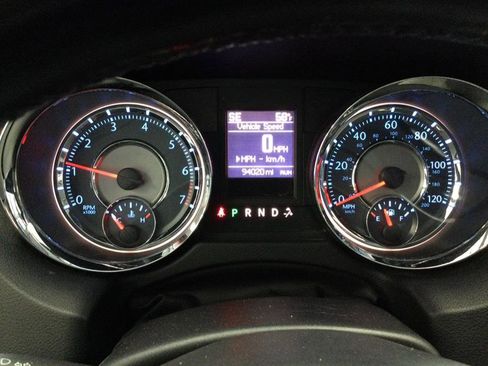 Used 2015 Chrysler Town & Country Touring w/ Driver Convenience Group image 10