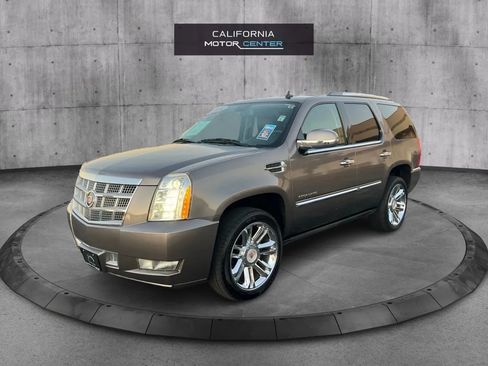 Used 2014 Cadillac Escalade Platinum image 3