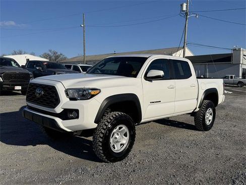 Used 2020 Toyota Tacoma TRD Off-Road w/ Technology Package image 25