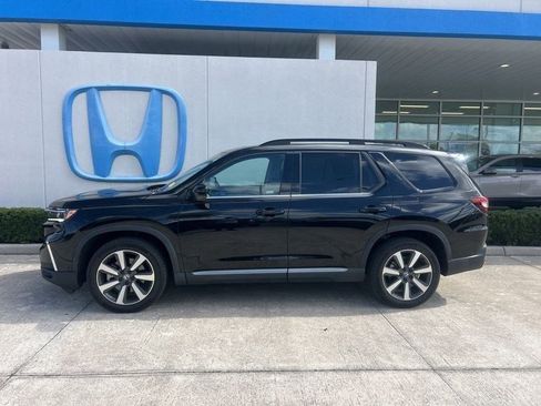 Used 2023 Honda Pilot Touring image 5
