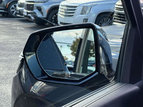 Certified 2025 Chevrolet Suburban Premier image 18