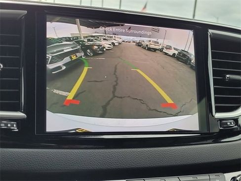 Certified 2025 Chrysler Pacifica Select image 10