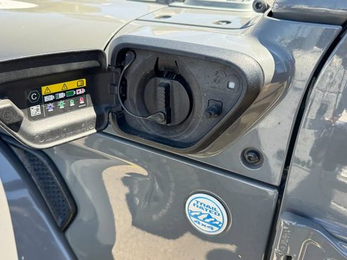 Used 2022 Jeep Wrangler Unlimited Sahara AWD/4WD image 23