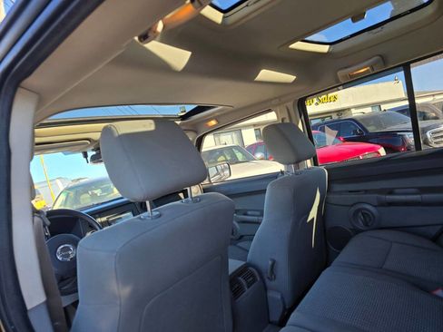 Used 2007 Jeep Commander Sport image 16