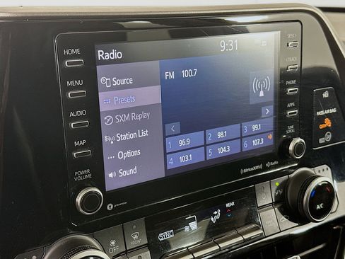 Used 2021 Toyota Highlander XLE image 21