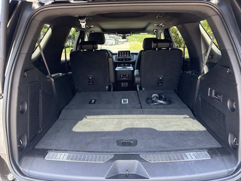 Used 2021 Chevrolet Tahoe Premier w/ Premium Package AWD/4WD image 33