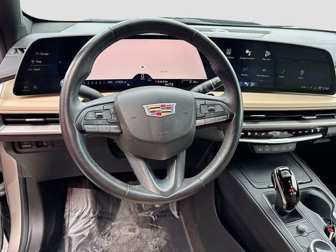 Used 2024 Cadillac XT4 Luxury w/ Cold Weather Package image 11