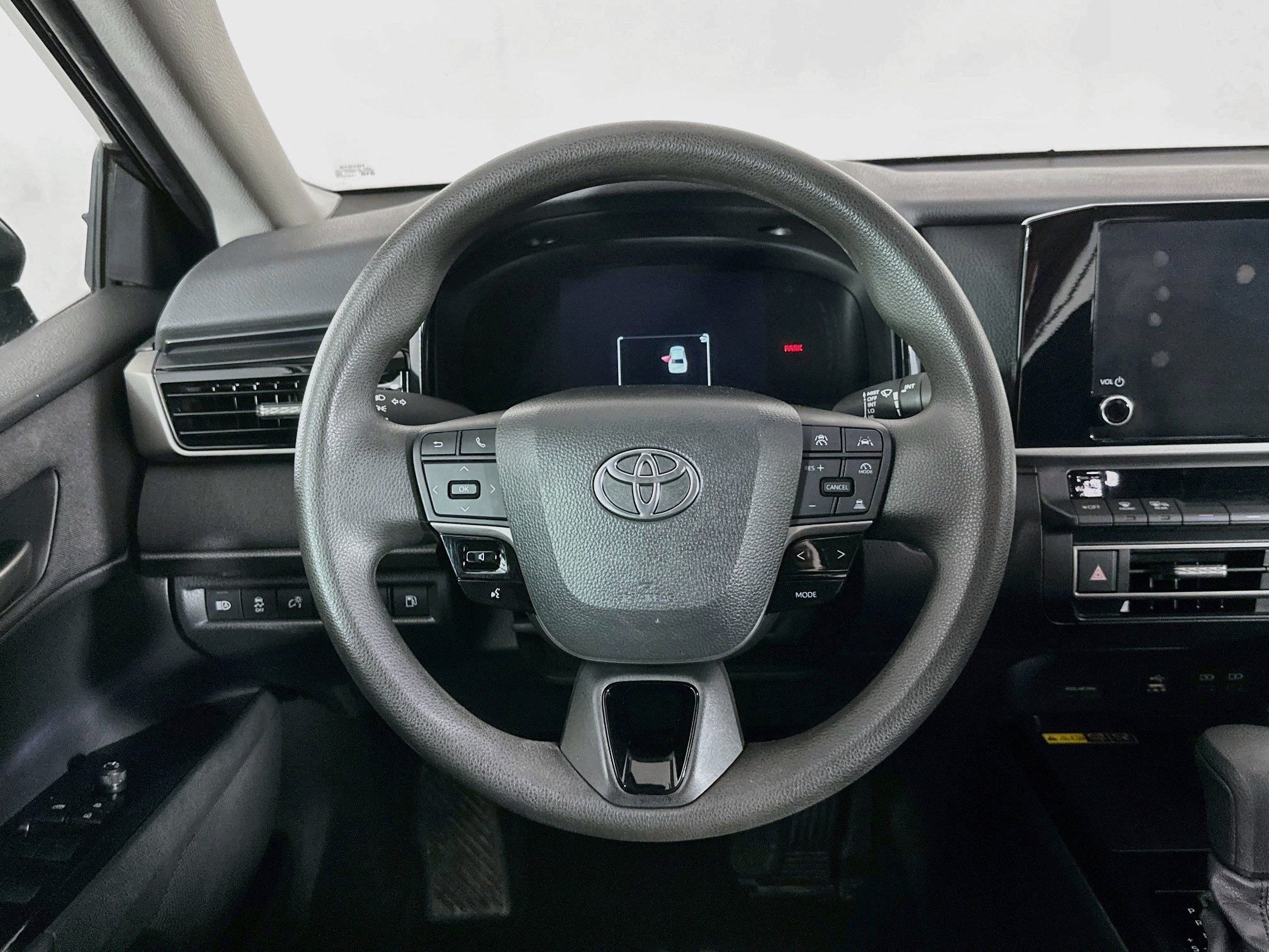 Used 2025 Toyota Camry LE FWD image 18
