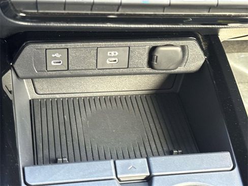 Used 2025 Toyota Prius Limited image 19