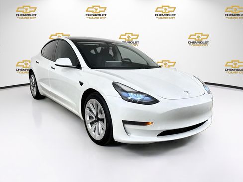 Used 2023 Tesla Model 3 Standard Range RWD image 1
