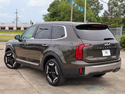 Used 2025 Kia Telluride S FWD image 2