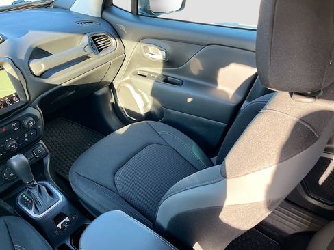 Used 2023 Jeep Renegade Latitude w/ Premium Group AWD/4WD image 22