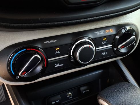 Used 2023 Kia Soul LX FWD image 21