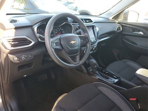 Used 2022 Chevrolet TrailBlazer LT w/ Convenience Package image 9