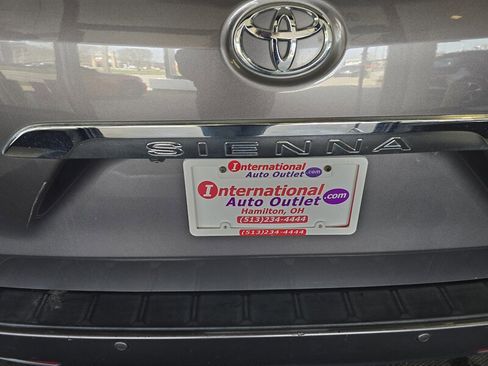 Used 2017 Toyota Sienna Limited Premium w/ Advanced Technology Package image 37