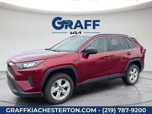 Used 2021 Toyota RAV4 LE AWD/4WD image 2